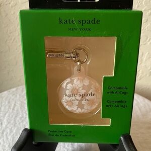 Kate Spade: Floral AirTag Case- Gold Tone